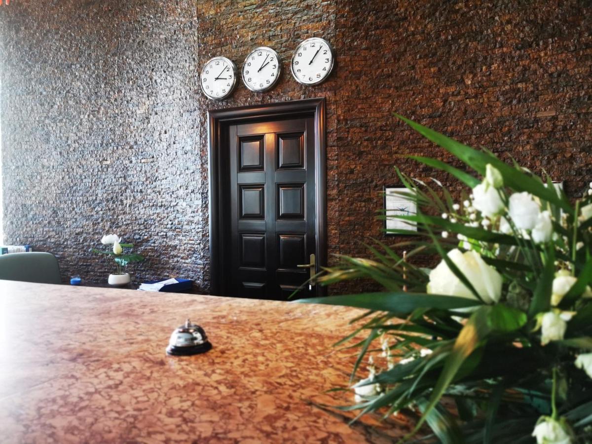 Hotel Unirea Focşani エクステリア 写真